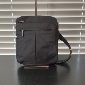 Travelon beautiful crossbody and organizer like new travel bag